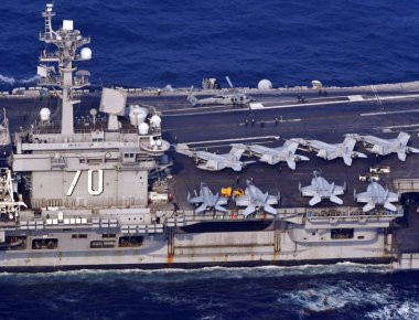 Σε θέσεις μάχης η αμερικανική αρμάδα με επικεφαλής το USS Carl Vinsοn «απέναντι» από την Β. Κορέα